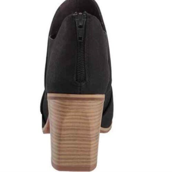 BC FOOTWEAR - Azalea Vegan Crisscross Bootie (Black) - Picture 3 of 9